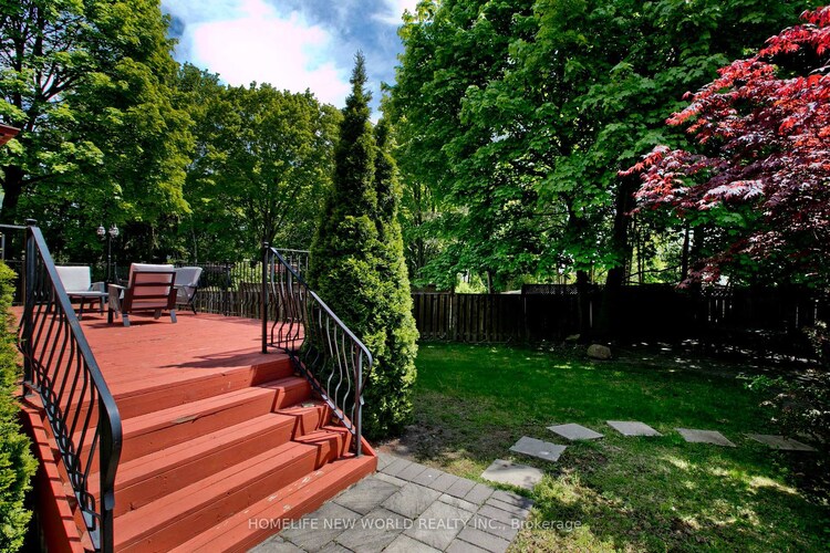 5 Willow Heights Court, Toronto, ON, Newtonbrook East