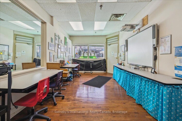 138 James Street N, Hamilton, ON, Beasley