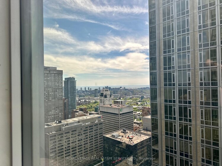 1 Yorkville Avenue, Toronto, ON, Annex