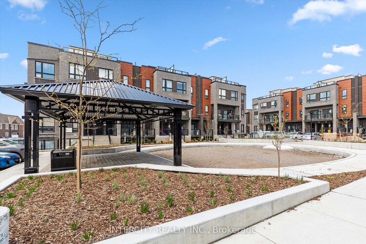 11 Lytham Green Circle, Newmarket, ON, Glenway Estates