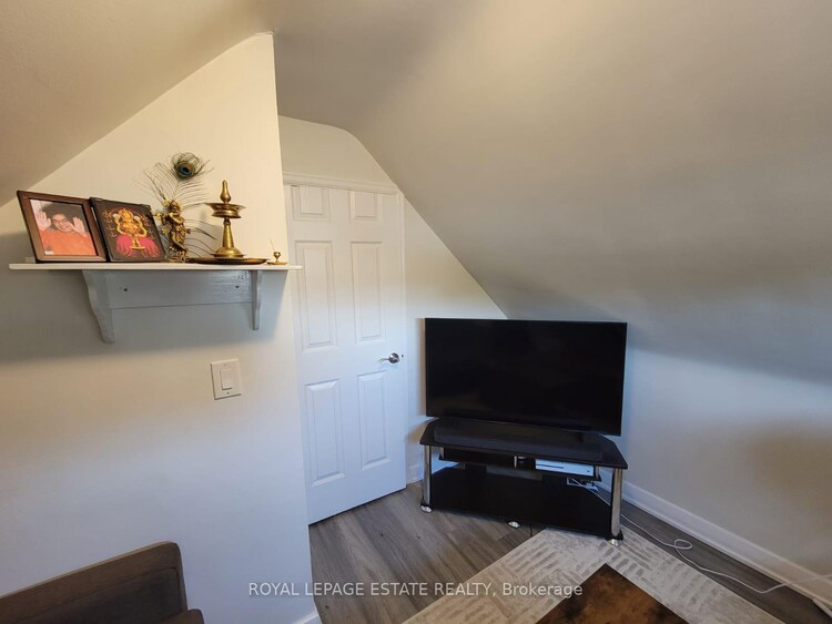 13 Pinegrove Avenue, Toronto, ON, Birchcliffe-Cliffside