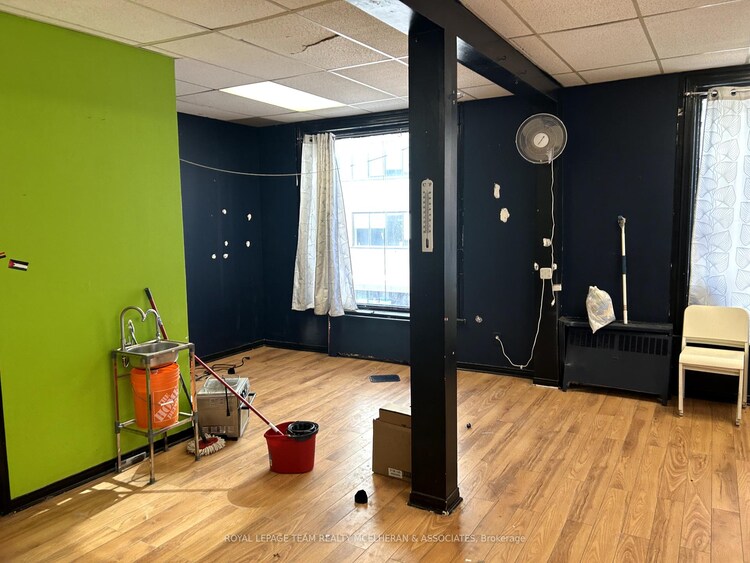 256 Bank Street, Ottawa Centre, ON, 4102 - Ottawa Centre