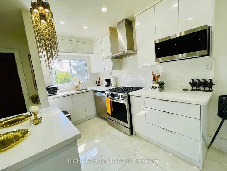 174 Aylesworth Avenue, Toronto, ON, Birchcliffe-Cliffside