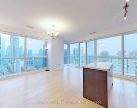 386 Yonge Street, Toronto, ON , MLS #C13471618 , Image - 1