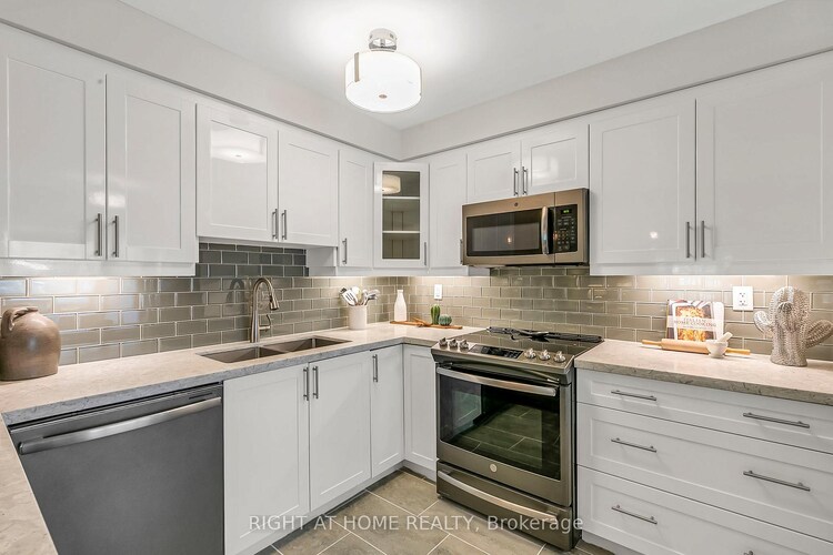 25 Castle Rock Drive, Richmond Hill, ON, North Richvale