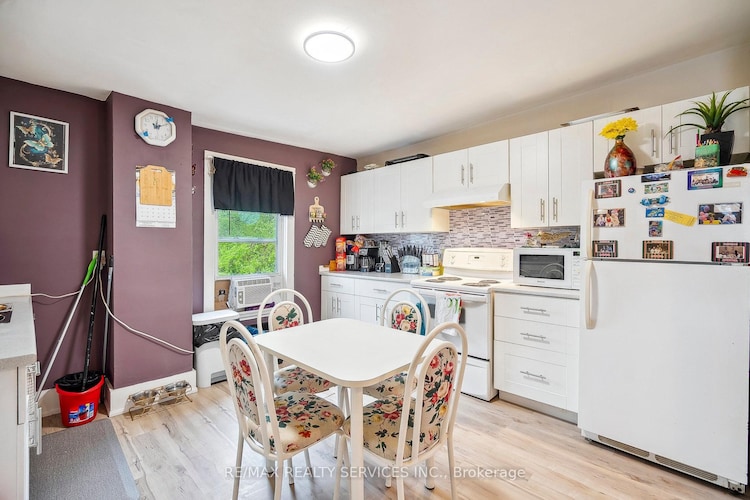 5042 Ontario Avenue, Niagara Falls, ON, 210 - Downtown