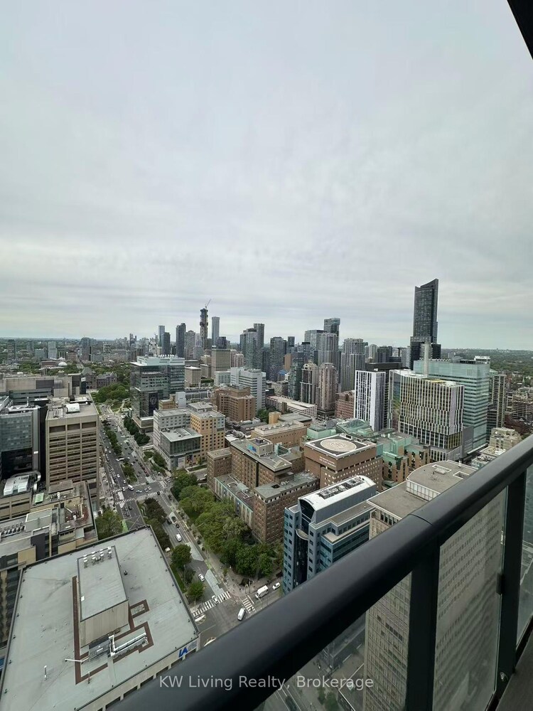 488 University Avenue, Toronto, ON, University