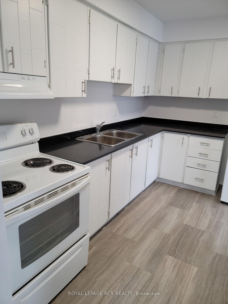 2 Orchard Heights Boulevard, Aurora, ON, Hills of St Andrew