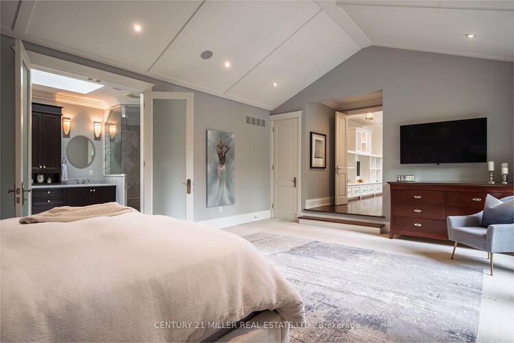 209 Donessle Drive, Oakville, ON, 1013 - OO Old Oakville