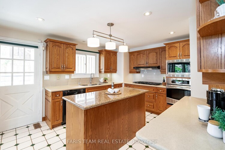 10 White Oaks Road, Barrie, ON, South Shore