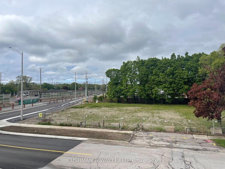 999 North Service Road, Mississauga, ON, Lakeview