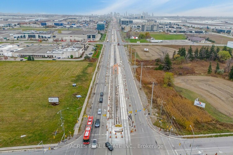 70 Superior Boulevard, Mississauga, ON, Gateway