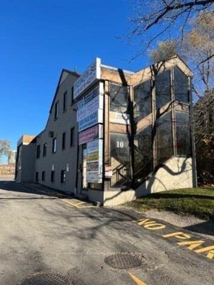 10 Centre Avenue, Toronto, ON, Newtonbrook East