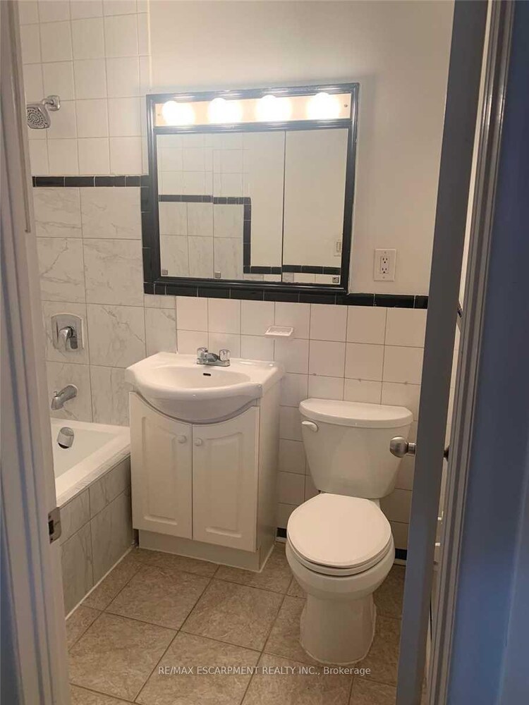 243A Lakeshore Road E, Mississauga, ON, Port Credit