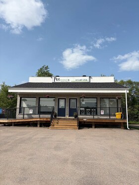 3261 Petawawa Blvd Boulevard, Renfrew, ON , MLS #X12513172 , Image - 1