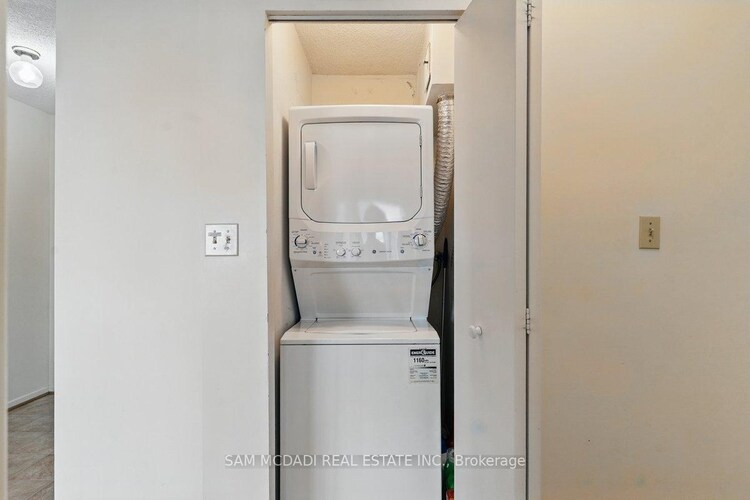 200 Robert Speck Parkway, Mississauga, ON, Rathwood