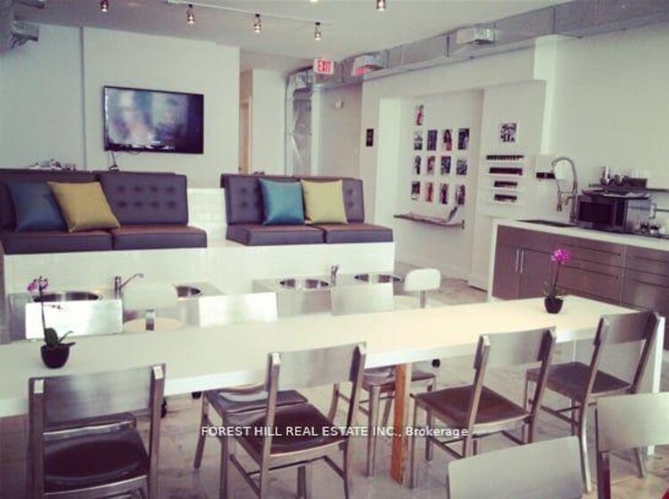 916 Queen Street E, Toronto, ON, South Riverdale