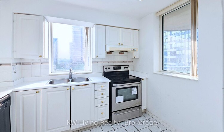 8 Pemberton Avenue, Toronto, ON, Newtonbrook East