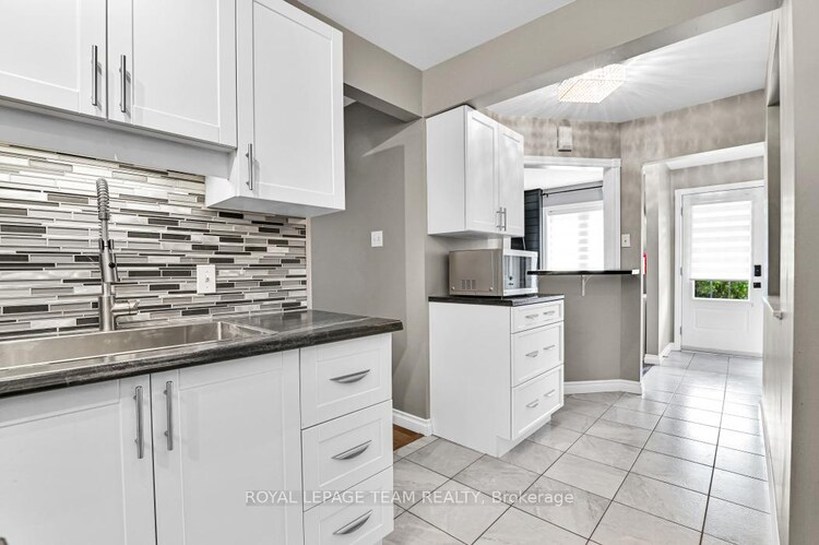 5 Timberview Way, Bells Corners and South to Fallowfield, ON, 7802 - Westcliffe Estates