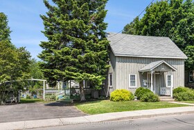 122 Chambers Street, Lanark, ON , MLS #X12458945 , Image - 1