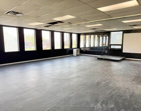 134 Commissioners Road W, Middlesex, ON , MLS #X12639668 , Image - 1