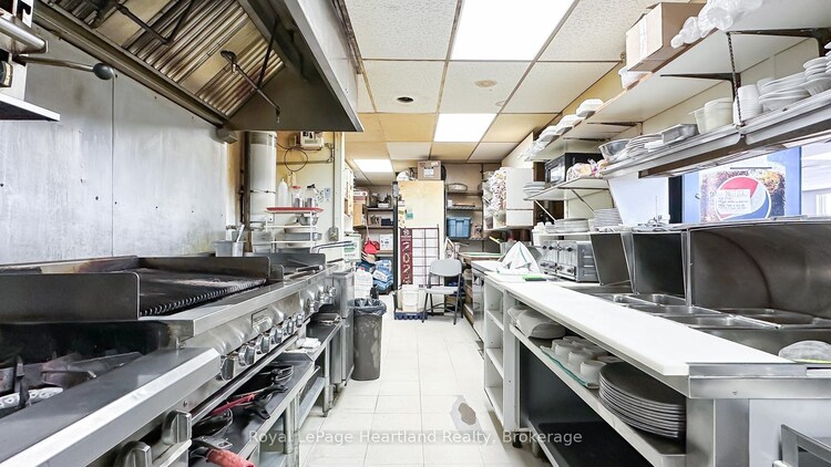 76988 LONDON Road S, Huron East, ON, Vanastra