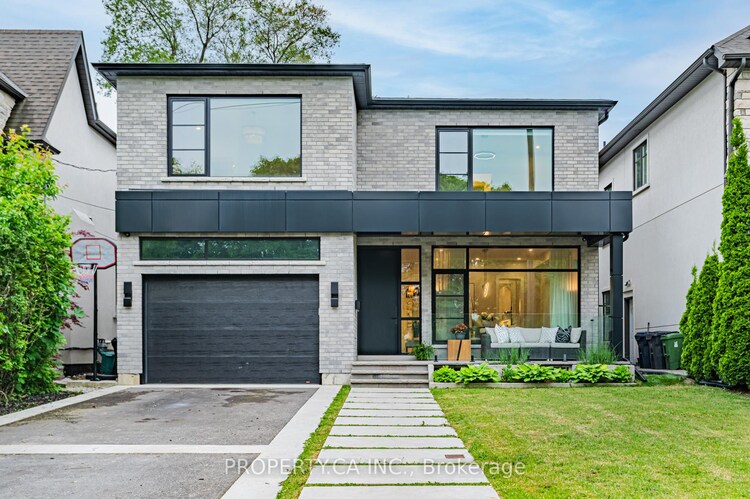 8 Manor Haven Road, Toronto, ON, Englemount-Lawrence