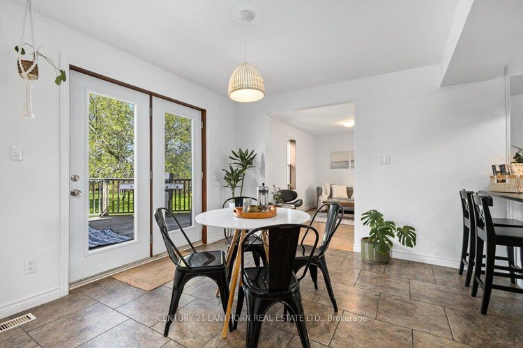 986 Black Road, Prince Edward County, ON, Sophiasburg Ward