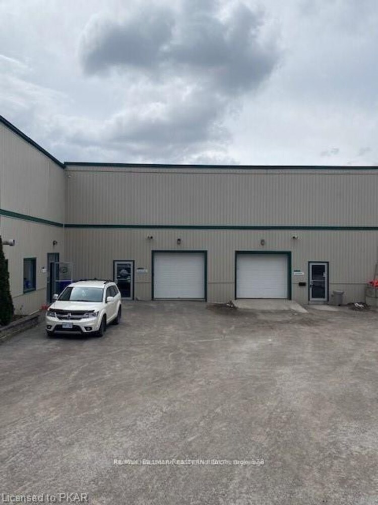 910 HIGH Street, Peterborough Central, ON, 3 South