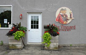 15 Broadview Avenue E, Lanark, ON , MLS #X12483601 , Image - 1