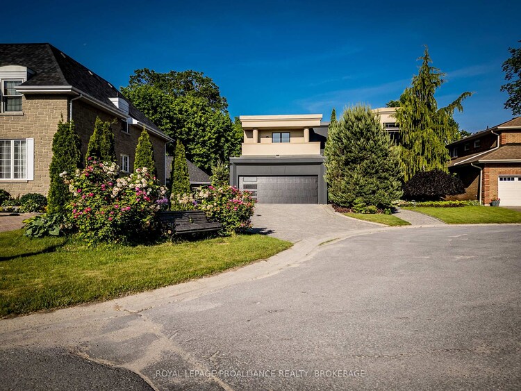 3 Authors Lane, Kingston, ON, 18 - Central City West