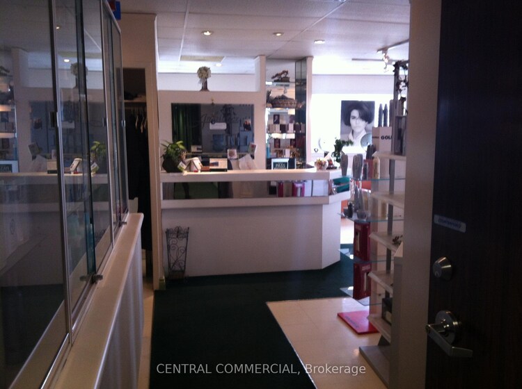 738 sheppard Avenue E, Toronto, ON, Henry Farm