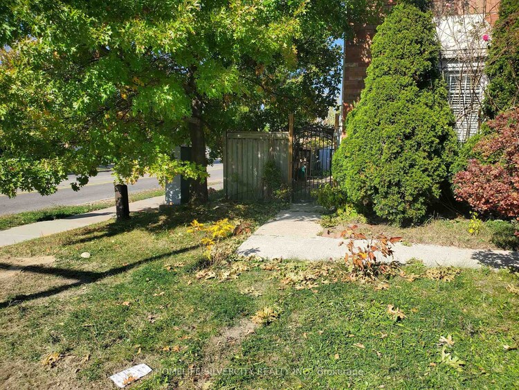 700 Peter Robertson Boulevard, Brampton, ON, Sandringham-Wellington