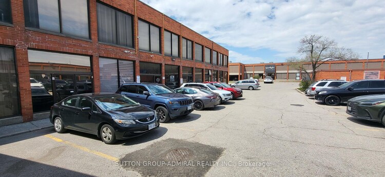 546 Champagne Drive, Toronto, ON, York University Heights