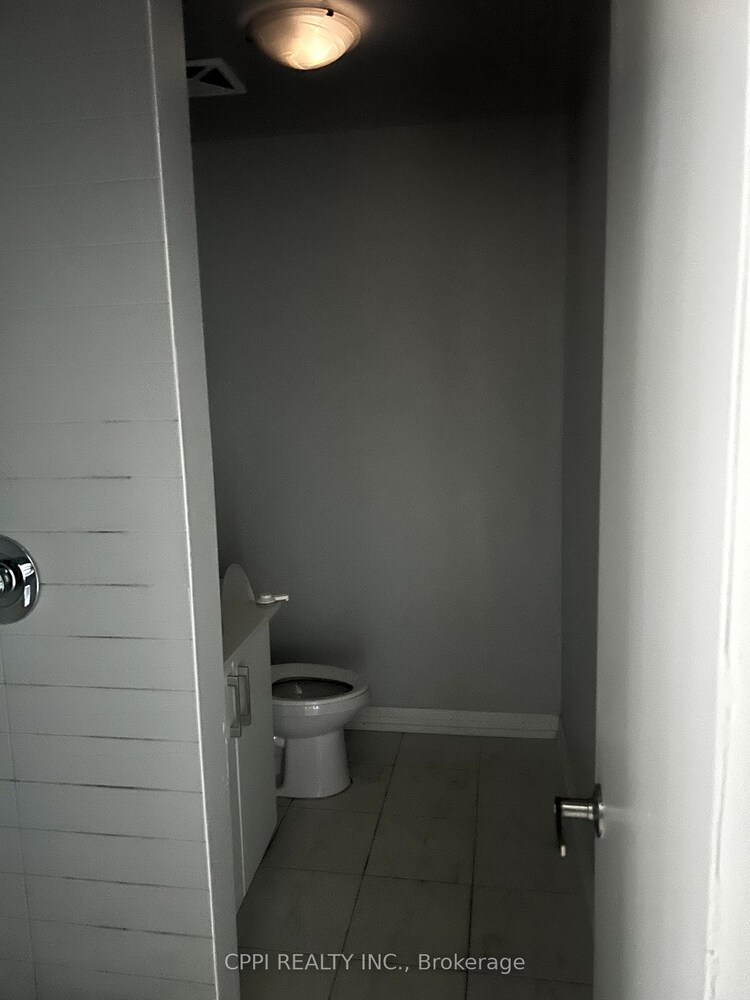 402 East Mall Drive, Toronto, ON, Islington-City Centre West