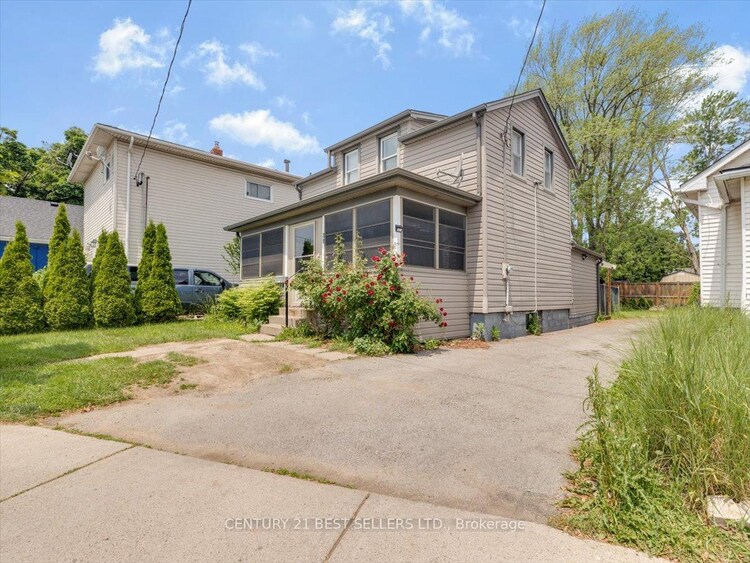 39 Carlton Street, St. Catharines, ON, 452 - Haig