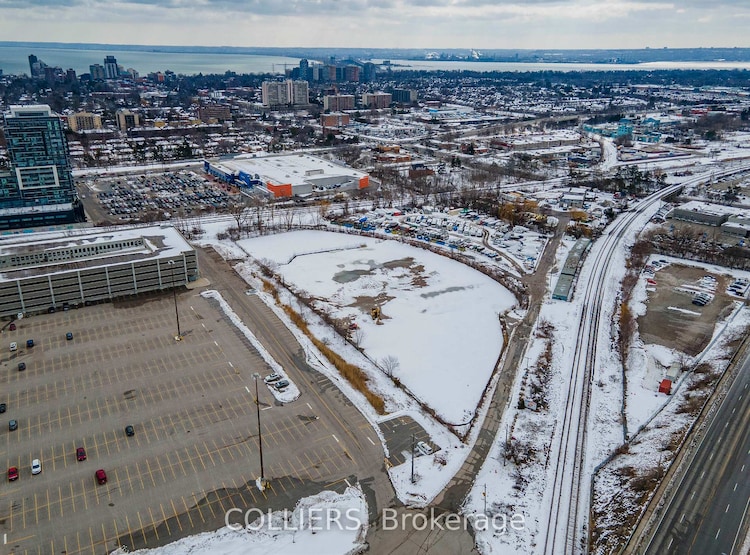 2082 Queensway Drive, Burlington, ON, Freeman