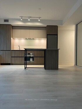 8 Beverley Glen Boulevard, York, ON , MLS #N12505244 , Image - 1