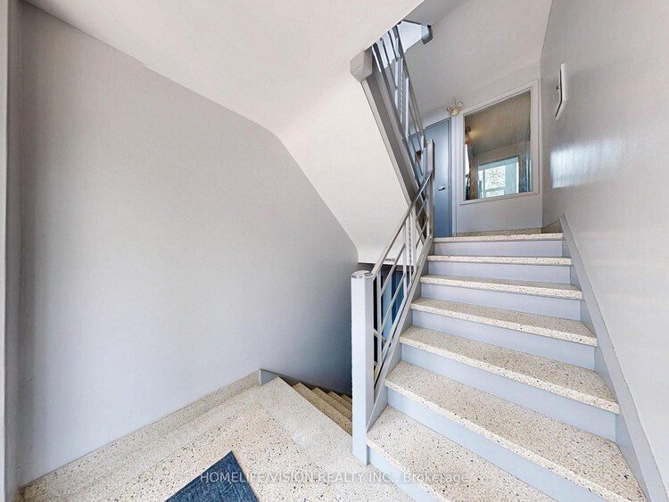 9901 Yonge Street, Richmond Hill, ON, Harding