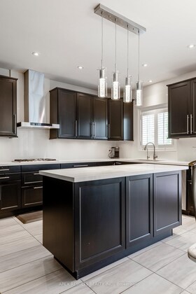 98 STONEHENGE Drive, Hamilton, ON , MLS #X12227861 , Image - 1