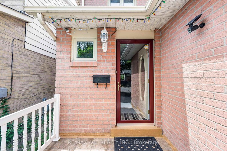 27 Woodsview Avenue, Toronto, ON, West Humber-Clairville