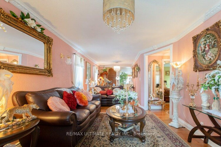 110 Aileen Avenue, Toronto, ON, Keelesdale-Eglinton West