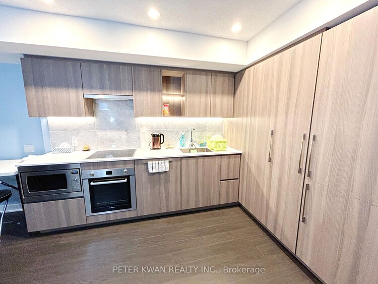 19 Bathurst Street, Toronto, ON, Waterfront Communities C1