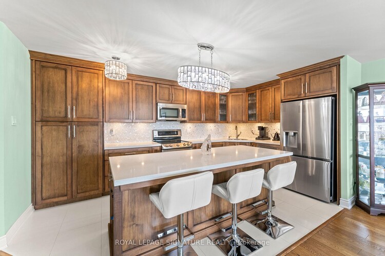 250 Davis Drive, Newmarket, ON, Central Newmarket