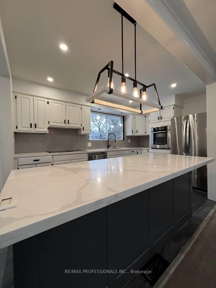 15 Ridge Drive, Oakville, ON, 1003 - CP College Park