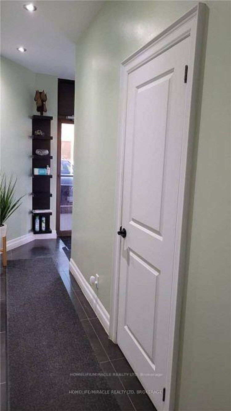 2400 Wyecroft Road, Oakville, ON, 1014 - QE Queen Elizabeth