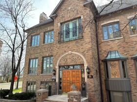 34 Village Centre Place Place, Peel, ON , MLS #40675382 , Image - 1