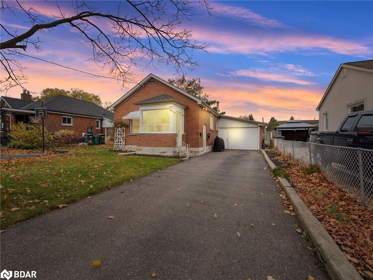 54 Woodward Avenue, Brampton, ON, Brampton North