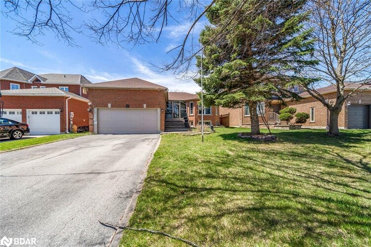 32 Brown Street, Barrie, ON, Holly