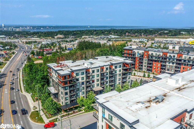 300 Essa Road, Barrie, ON, 400 West